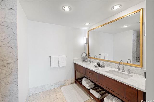 223 Saratoga Road 3203, Honolulu, HI 96815