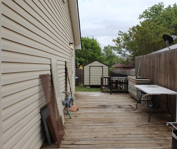 419 Goss St, Kerrville, TX 78028