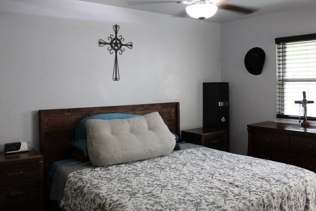 419 Goss St, Kerrville, TX 78028