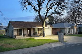 419 Goss St, Kerrville, TX 78028