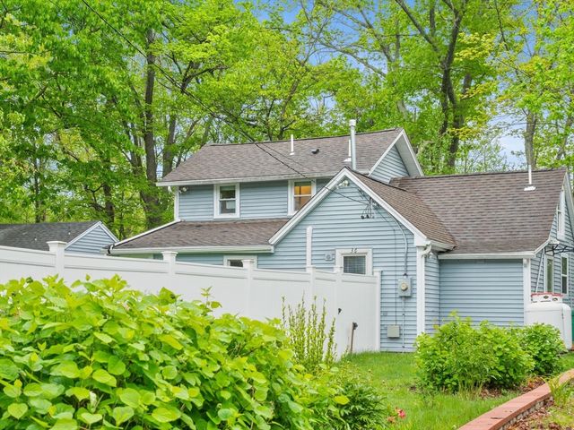 36 Brackett Rd, Ashland, MA 01721