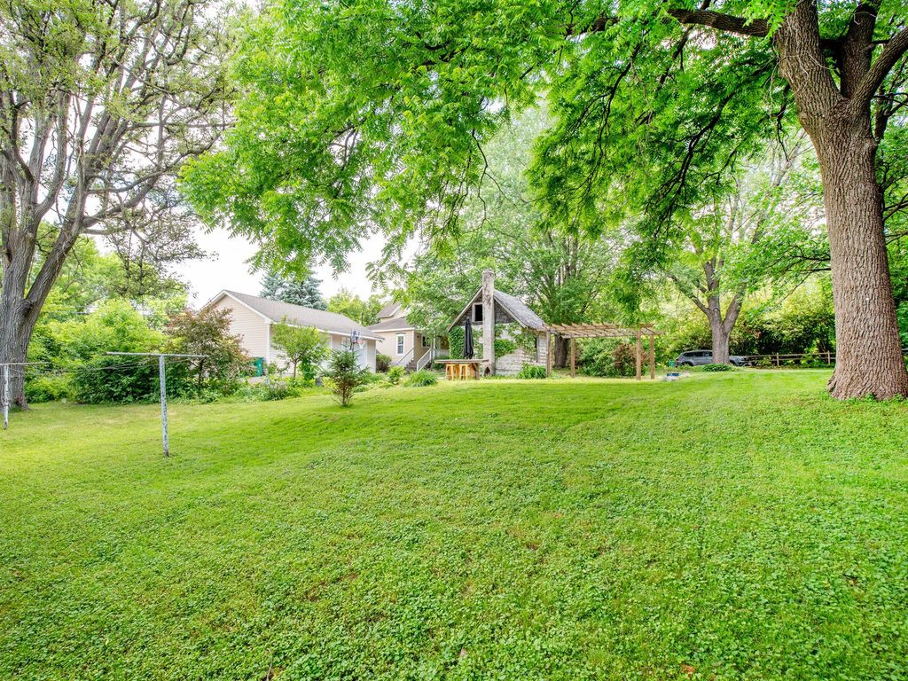 1603 Dodd Road, Mendota Heights, MN 55118 — exterior