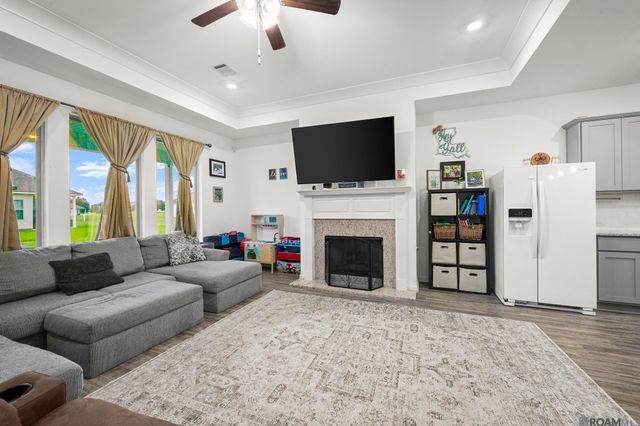 58830 Island Dr, Plaquemine, LA 70764