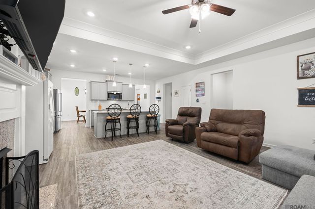 58830 Island Dr, Plaquemine, LA 70764
