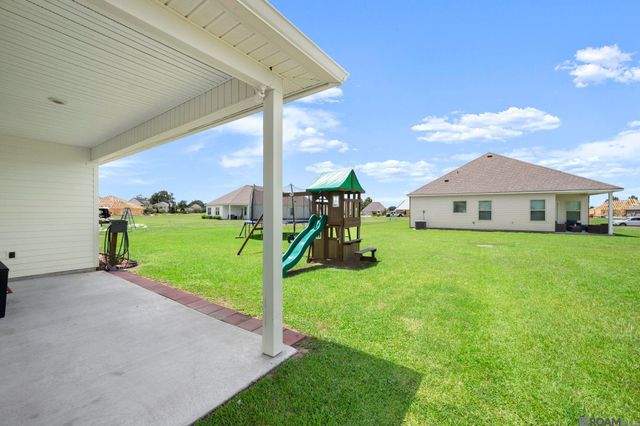 58830 Island Dr, Plaquemine, LA 70764