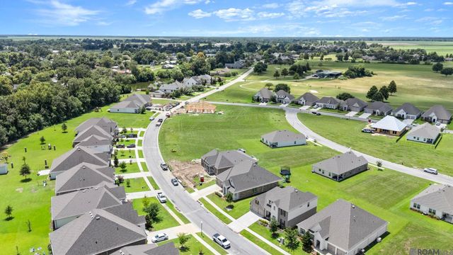 58830 Island Dr, Plaquemine, LA 70764