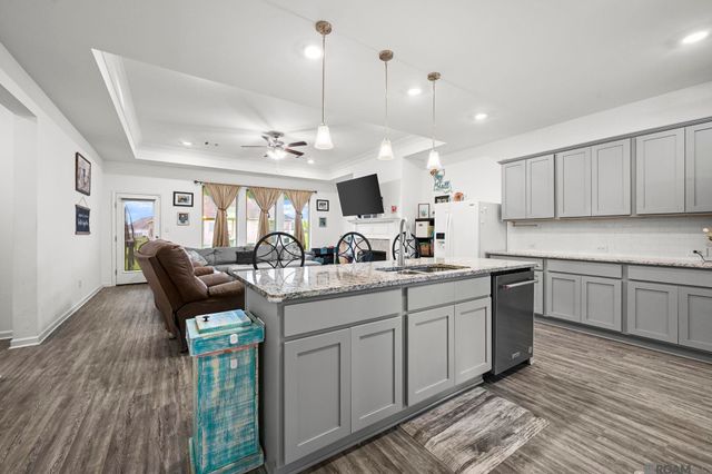 58830 Island Dr, Plaquemine, LA 70764