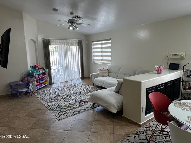 578 W Tara Danette Drive, Tucson, AZ 85704