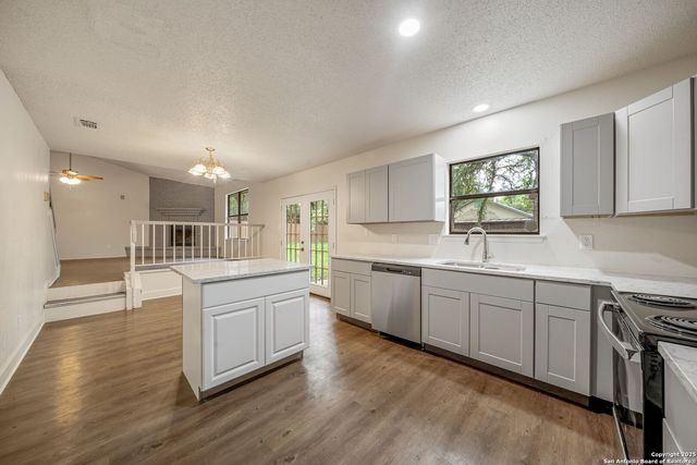 9734 KNOB OAK, San Antonio, TX 78250