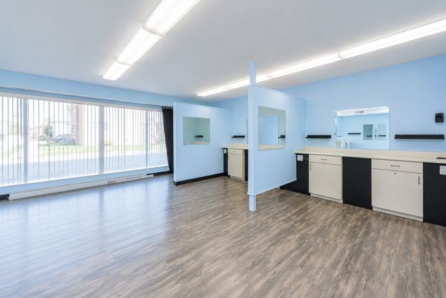 2052 Western Avenue, Waukegan, IL 60087