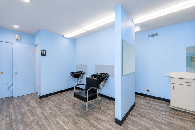 2052 Western Avenue, Waukegan, IL 60087