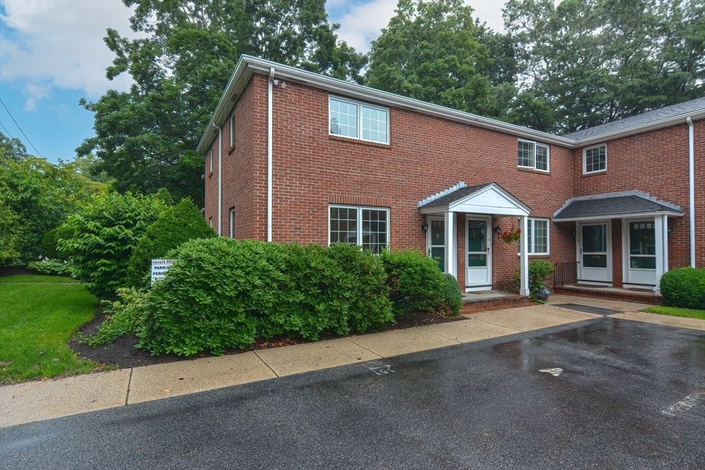 63 Linden Street 1, Wellesley, MA 02482