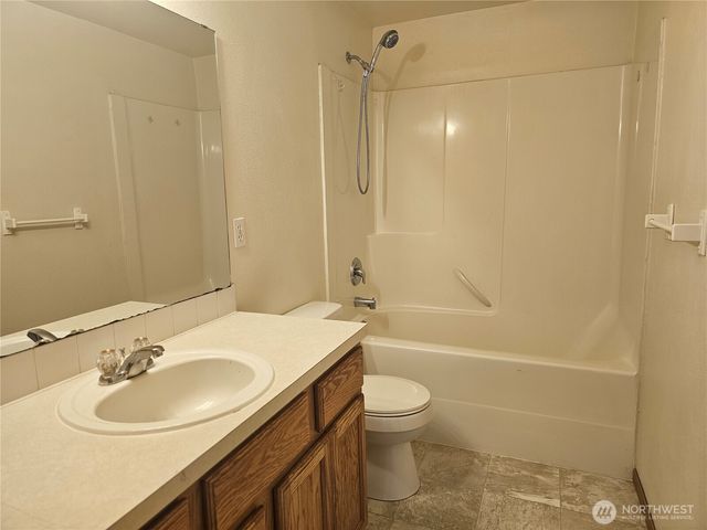 9814 Greenleaf Loop SE, Yelm, WA 98597