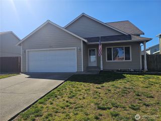 9814 Greenleaf Loop SE, Yelm, WA 98597