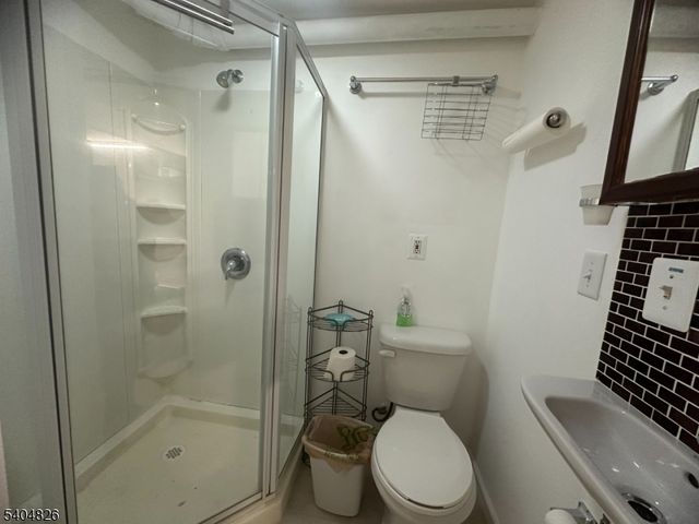 9 Holly Rd, Woodbridge Twp., NJ 08830