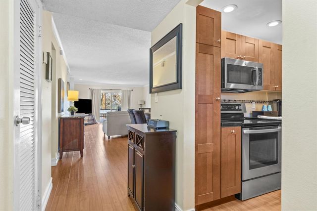 6300 S Falls Circle Drive 311, Lauderhill, FL 33319