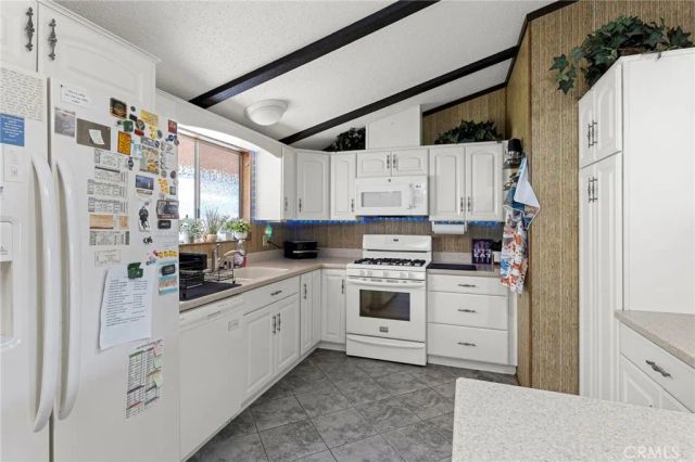 1371 Bishop, Hemet, CA 92545