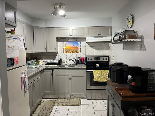 32 Madison Avenue, Westbury, NY 11590