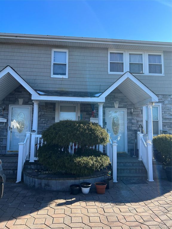32 Madison Avenue, Westbury, NY 11590