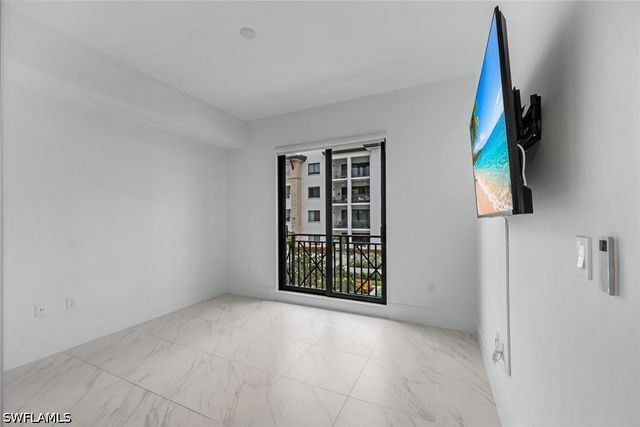 1135 3rd AVE S 318, Naples, FL 34102