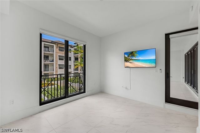 1135 3rd AVE S 318, Naples, FL 34102
