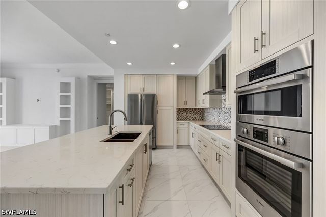 1135 3rd AVE S 318, Naples, FL 34102