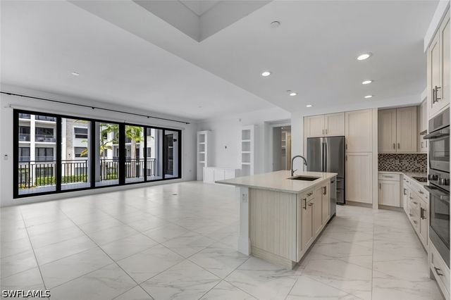 1135 3rd AVE S 318, Naples, FL 34102