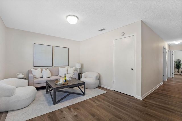 1740 W WALNUT STREET, Tampa, FL 33607