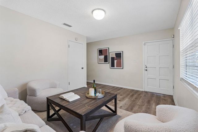 1740 W WALNUT STREET, Tampa, FL 33607