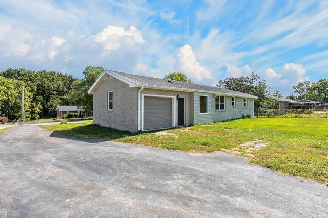 2202 Lynwood Dr, Greenbrier, TN 37073