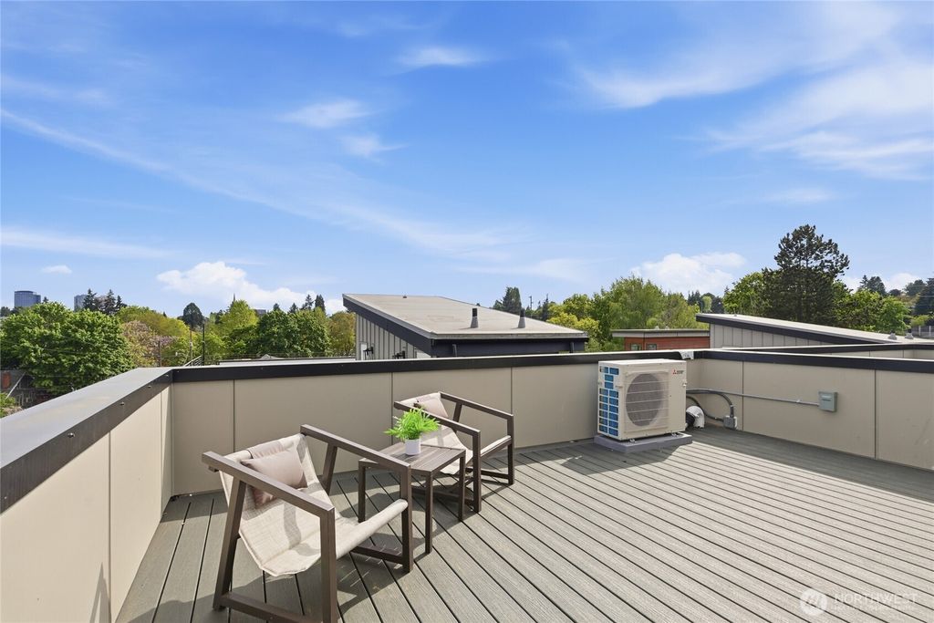 6221 9th Avenue NE, Seattle, WA 98115