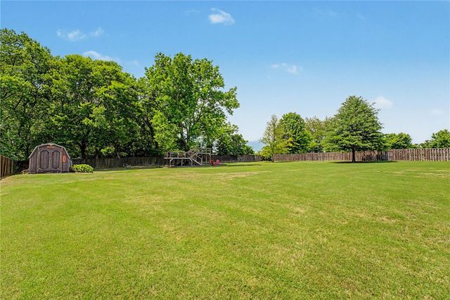 985 Aylesbury Lane, Cave Springs, AR 72718