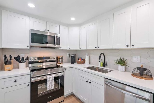 1145 NE 18th Avenue, Fort Lauderdale, FL 33304