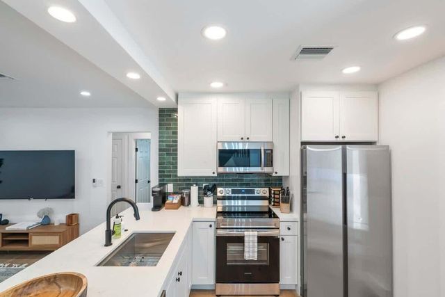 1145 NE 18th Avenue, Fort Lauderdale, FL 33304