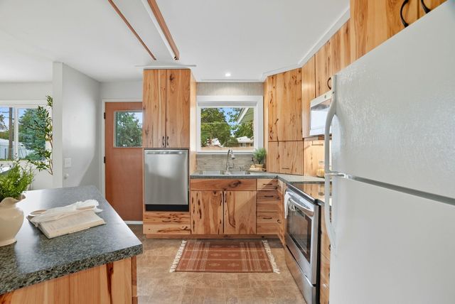 908 N Ravalli Ct, Spokane Valley, WA 99037