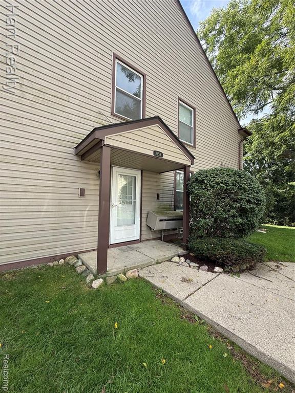 2157 Park Place Drive, Walled Lake, MI 48390