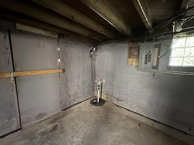 1933 S 68th STREET, West Allis, WI 53219