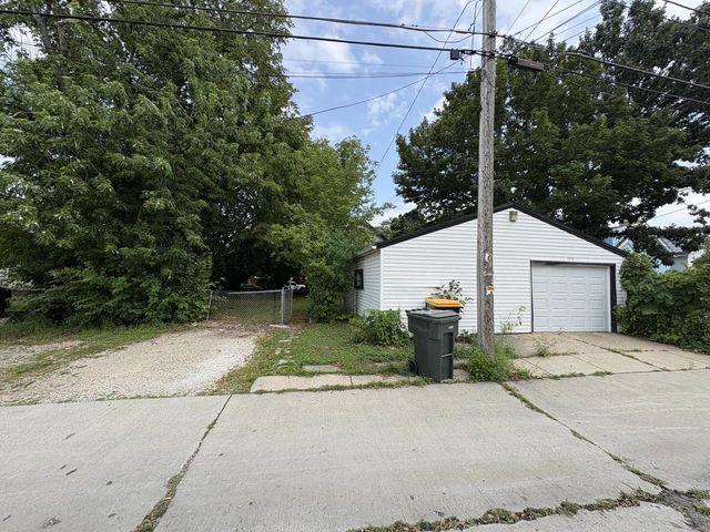1933 S 68th STREET, West Allis, WI 53219