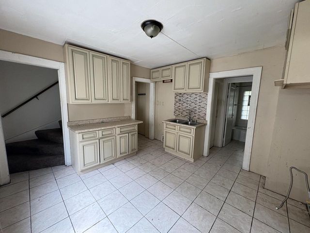 1933 S 68th STREET, West Allis, WI 53219
