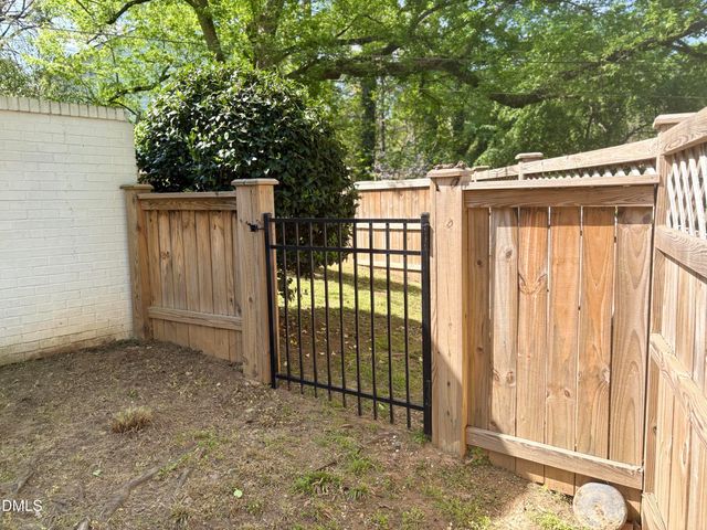 1009 Helms, Raleigh, NC 27610