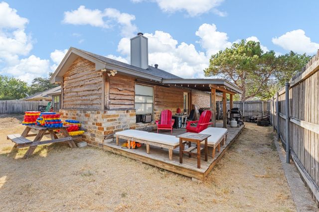 1060 Parkhill Avenue, Saginaw, TX 76179