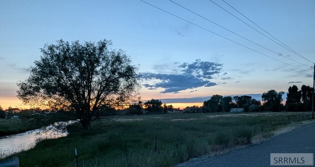 Image 4 of property listing at TBD 589 N 3600 E, Menan, ID 83434