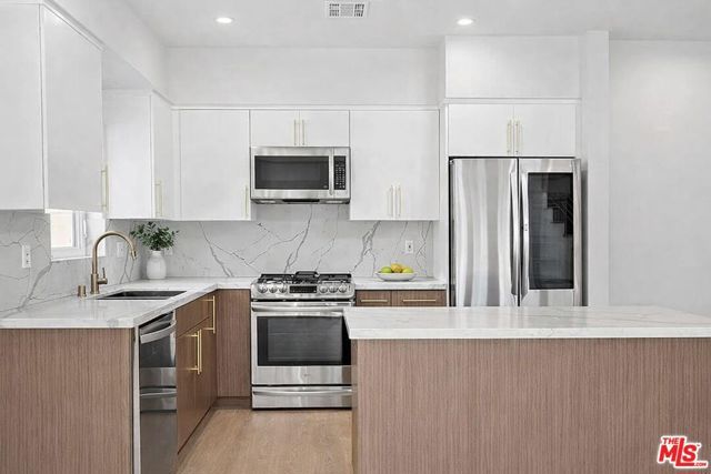 2115 Beachwood Terrace, Los Angeles, CA 90068