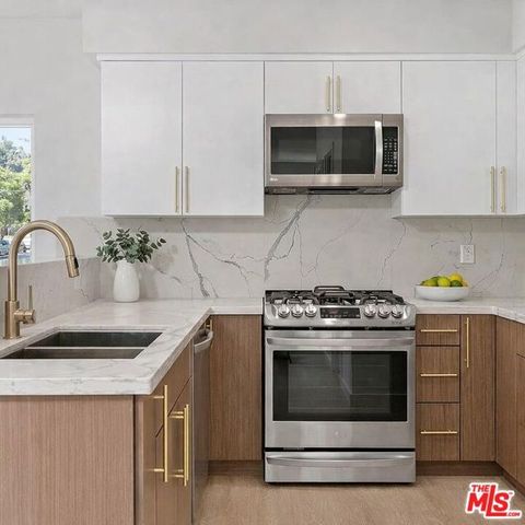 2115 Beachwood Terrace, Los Angeles, CA 90068