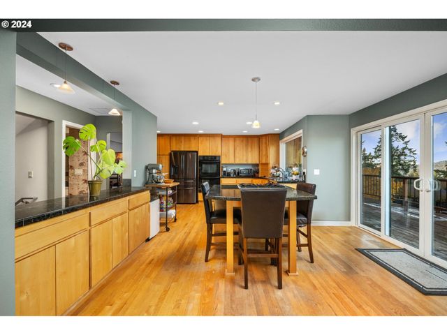 1060 UPPER DEVON Ln, Lake Oswego, OR 97034