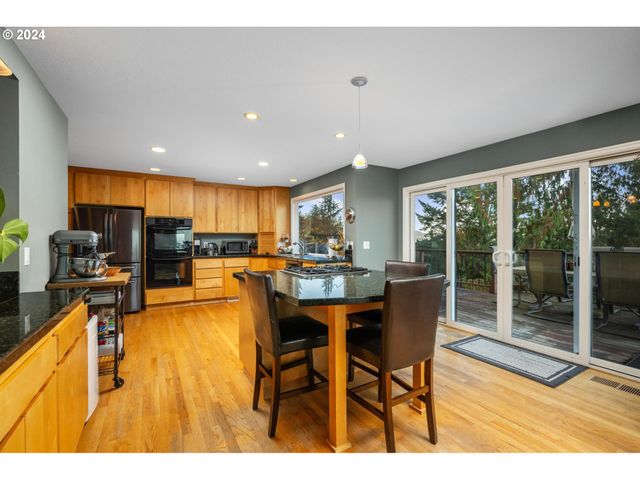 1060 UPPER DEVON Ln, Lake Oswego, OR 97034