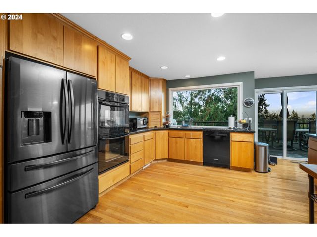 1060 UPPER DEVON Ln, Lake Oswego, OR 97034