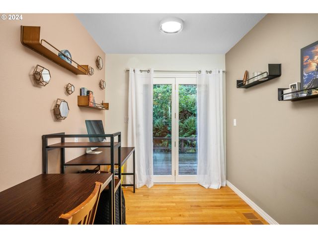 1060 UPPER DEVON Ln, Lake Oswego, OR 97034