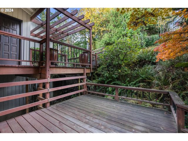 1060 UPPER DEVON Ln, Lake Oswego, OR 97034
