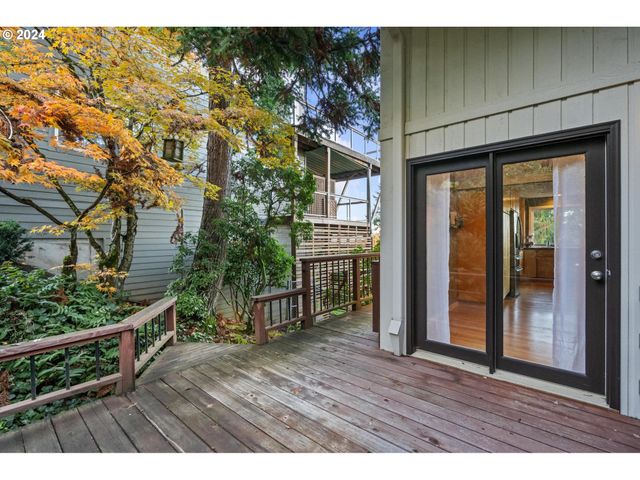 1060 UPPER DEVON Ln, Lake Oswego, OR 97034